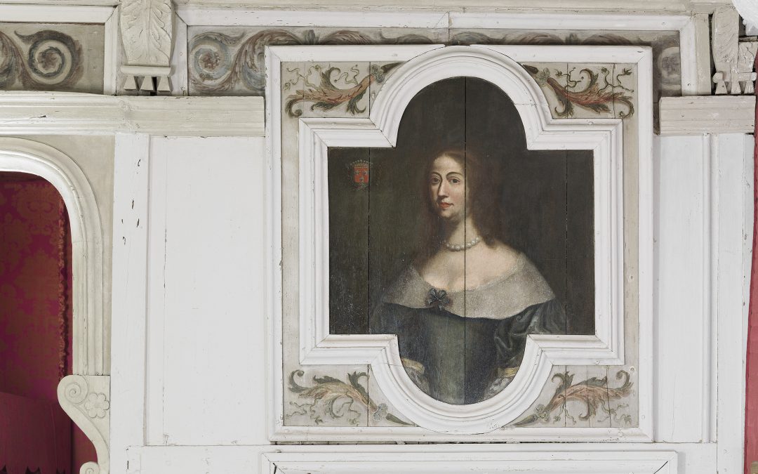 Portrait de Marguerite Fauche de Domprel, épouse de Charles de Vienne, peint sur les boiseries de la chambre dite "de Vienne"