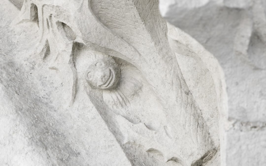 Un des animaux cachés dans le feuillages de pierre du château de Châteauneuf (Côte-d'Or)