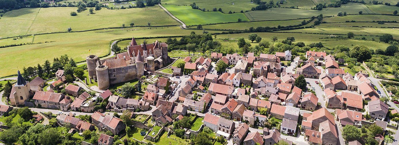 Le village de Châteauneuf et le château Le village de Châteauneuf et le château©Ch.Fouquin