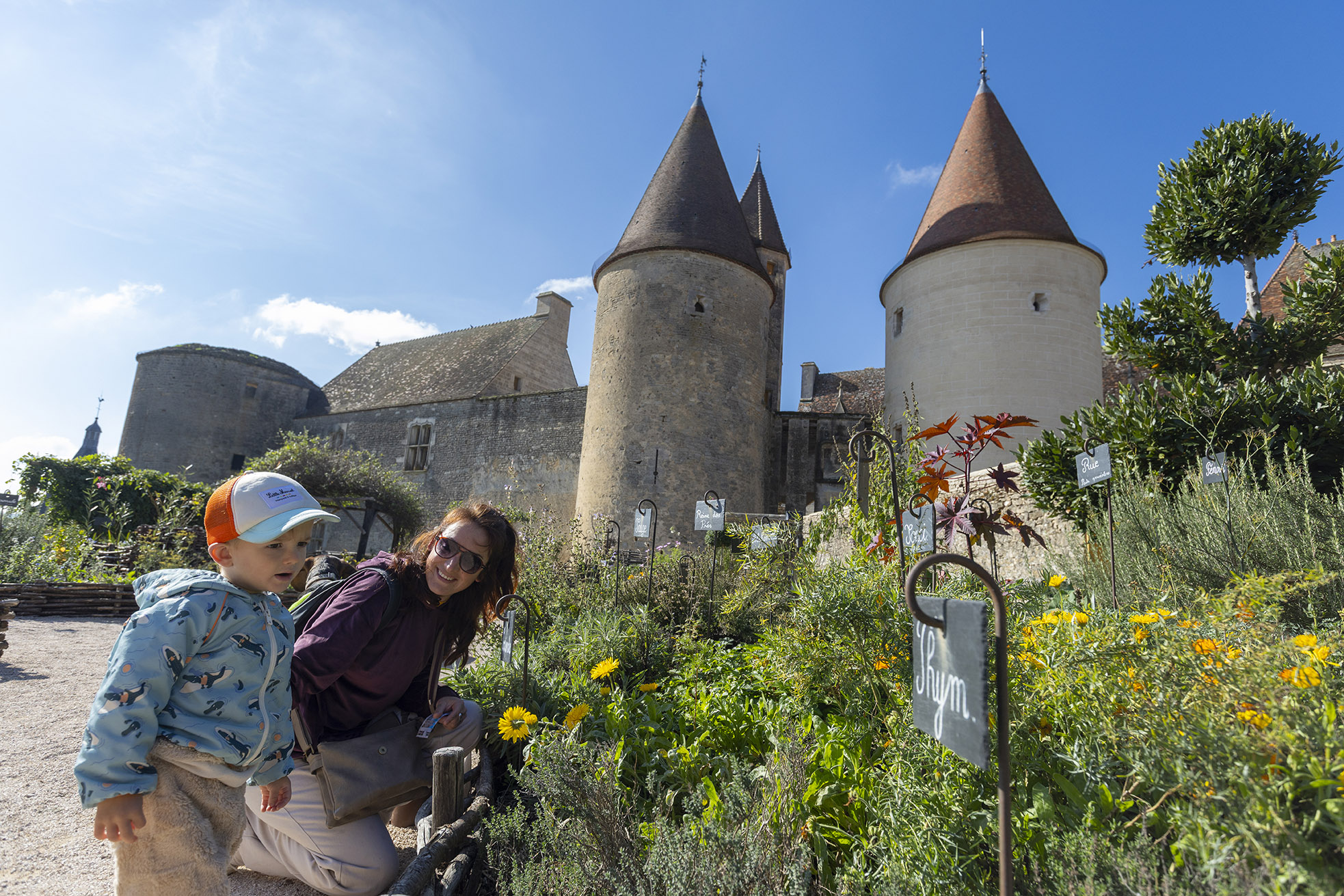 Jardin médiéval du château de Châteauneuf (Côte-d'Or)